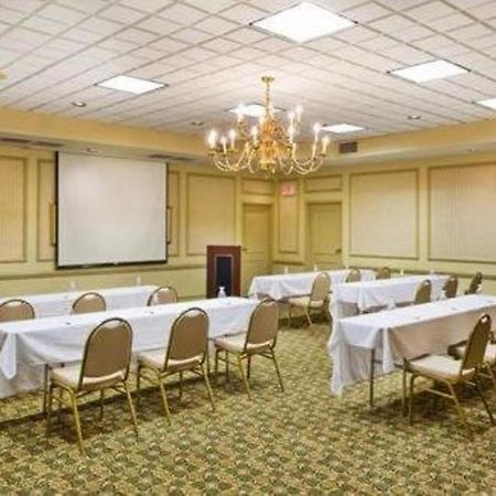Ramada By Wyndham Gainesville Zewnętrze zdjęcie