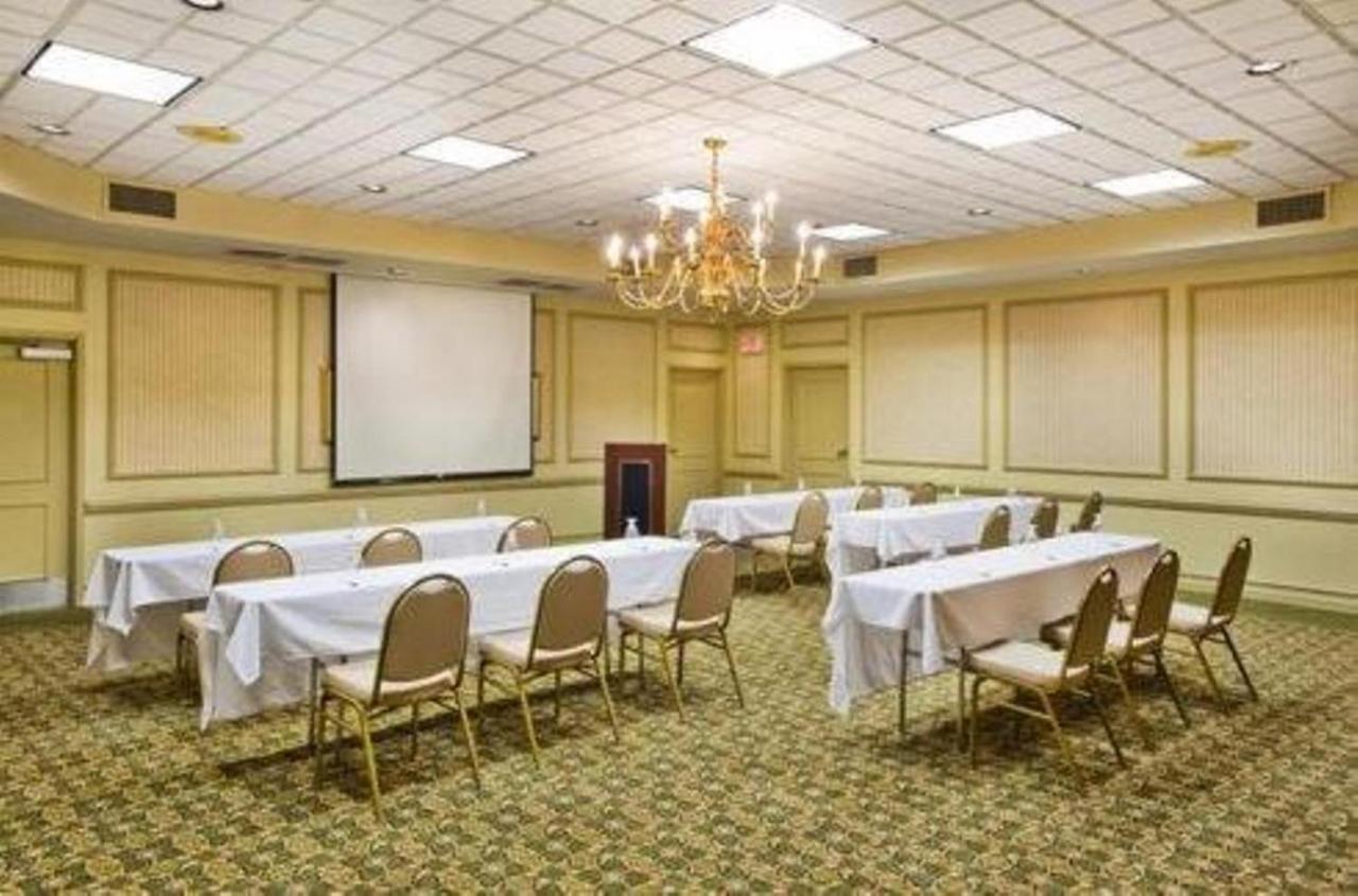 Ramada By Wyndham Gainesville Zewnętrze zdjęcie