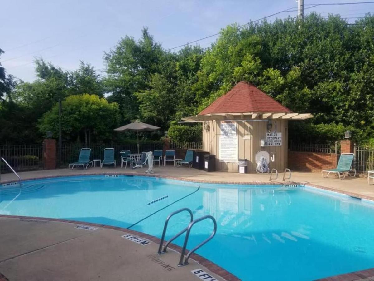 Ramada By Wyndham Gainesville Zewnętrze zdjęcie