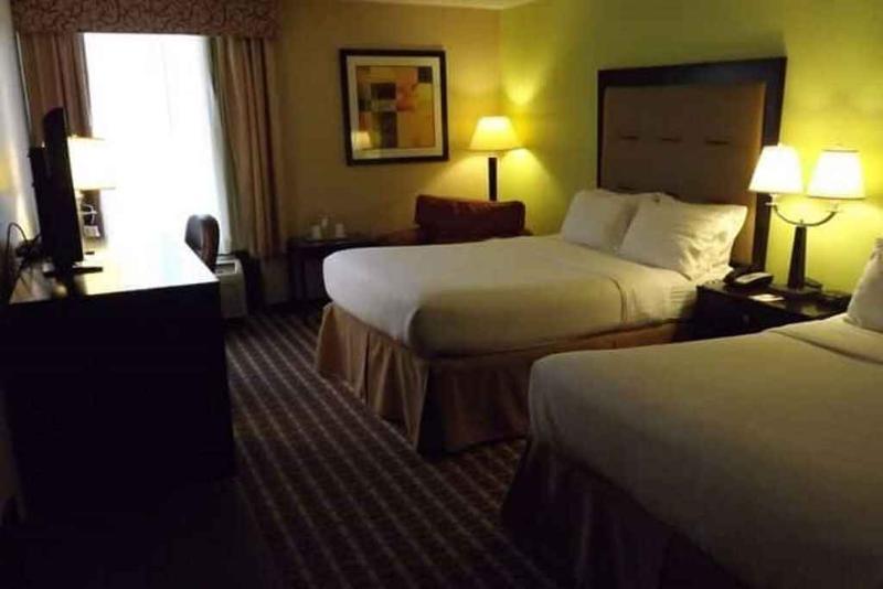 Ramada By Wyndham Gainesville Zewnętrze zdjęcie