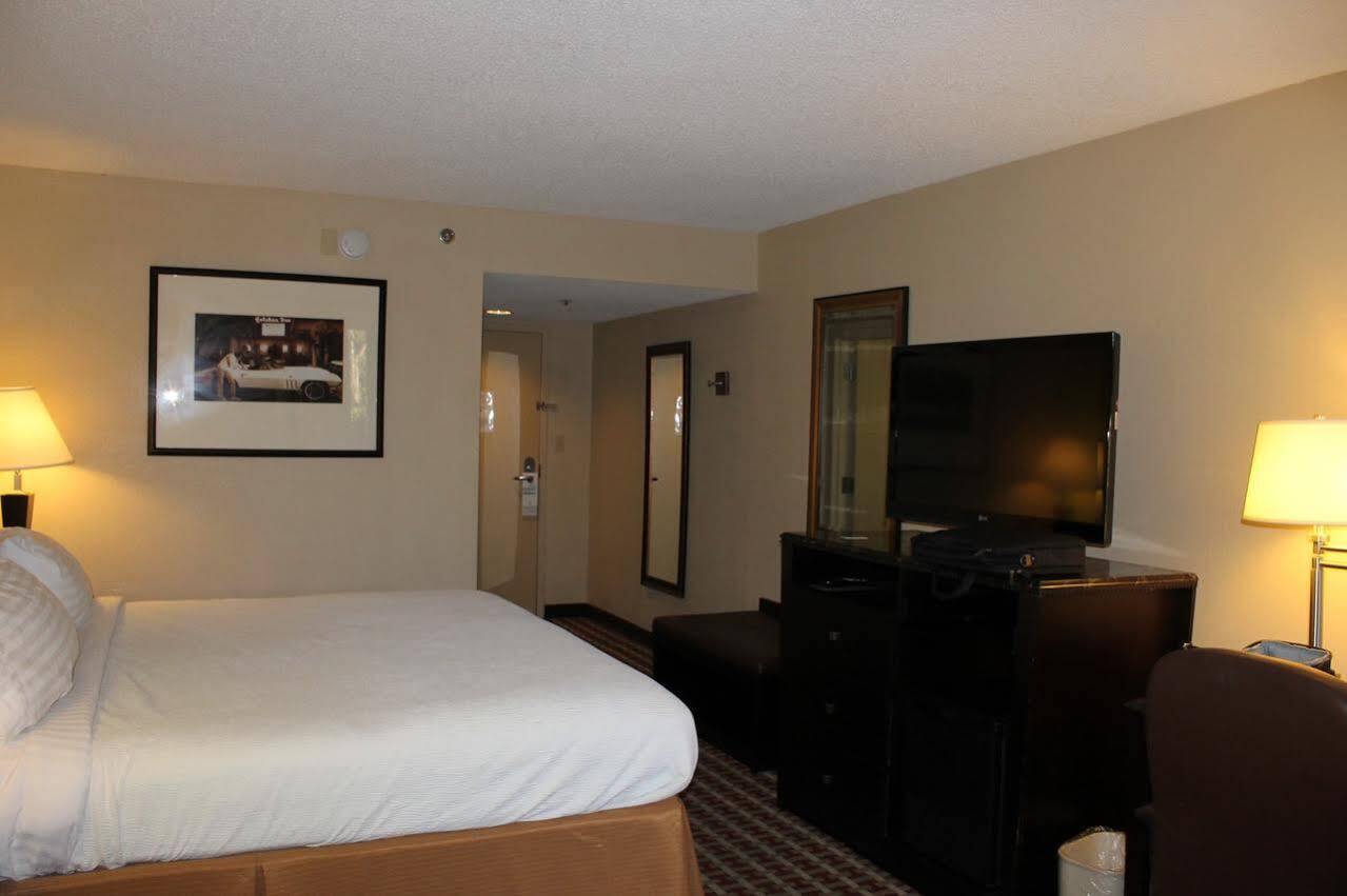Ramada By Wyndham Gainesville Zewnętrze zdjęcie
